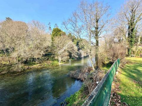 Quinta junto ao Rio Caima em Palmaz