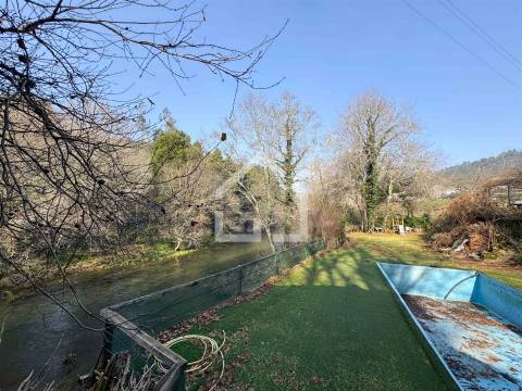 Quinta junto ao Rio Caima em Palmaz