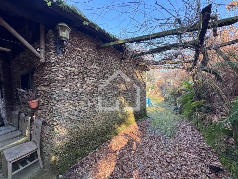 Quinta junto ao Rio Caima em Palmaz