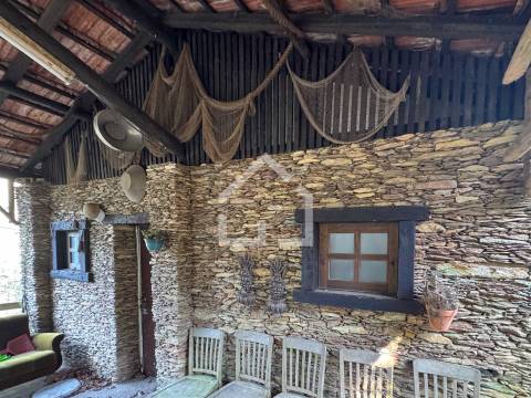 Quinta junto ao Rio Caima em Palmaz