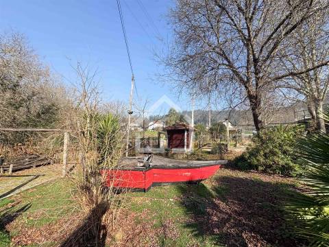 Quinta junto ao Rio Caima em Palmaz