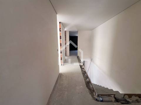 Moradia T3+1 NOVA - Canedo