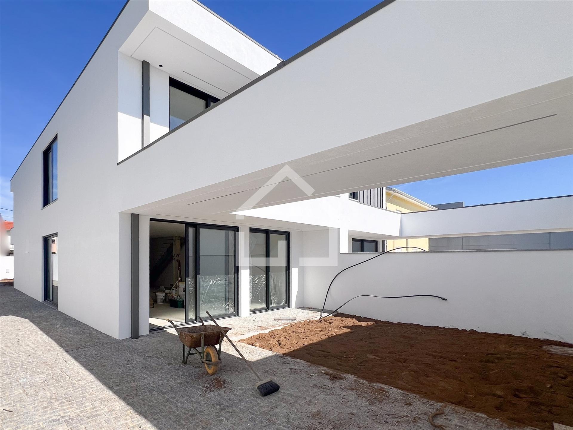 Moradia T3+1 NOVA - Canedo