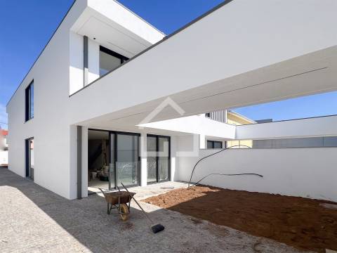 Moradia T3+1 NOVA - Canedo