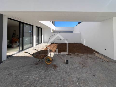 Moradia T3+1 NOVA - Canedo