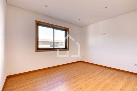 Moradia T4 NOVA - Sta Maria da Feira