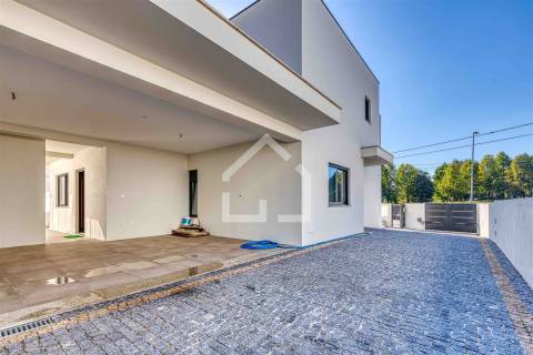 Moradia T4 NOVA - Sta Maria da Feira