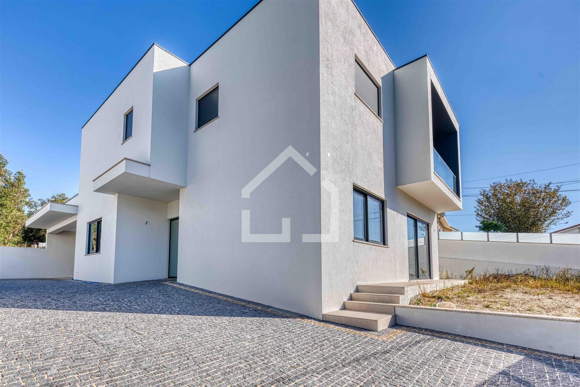 Moradia T4 NOVA - Sta Maria da Feira