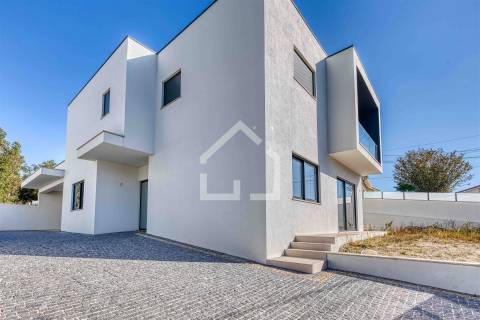 Moradia T4 NOVA - Sta Maria da Feira