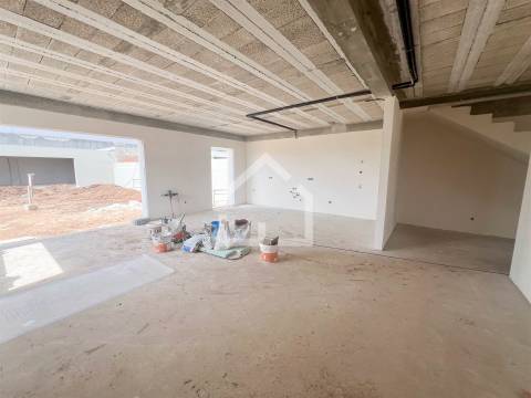 Moradia T3 com Piscina - Lamas