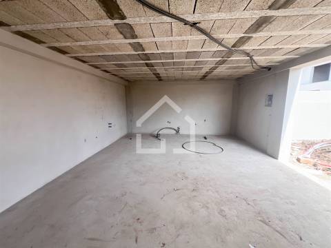 Moradia T3 com Piscina - Lamas