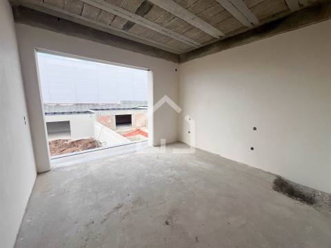 Moradia T3 com Piscina - Lamas