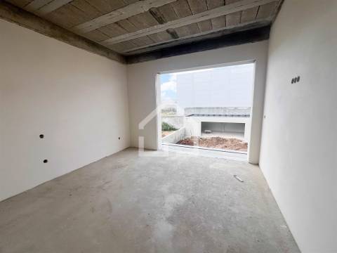 Moradia T3 com Piscina - Lamas