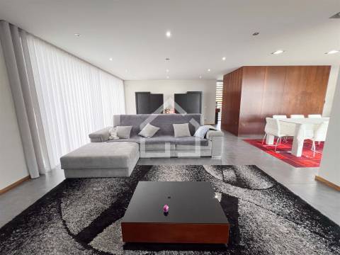 Moradia T3+1 -Santa Maria da Feira