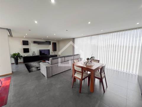 Moradia T3+1 -Santa Maria da Feira