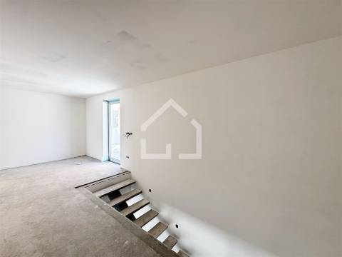 Moradia T4 com Piscina - Lobão