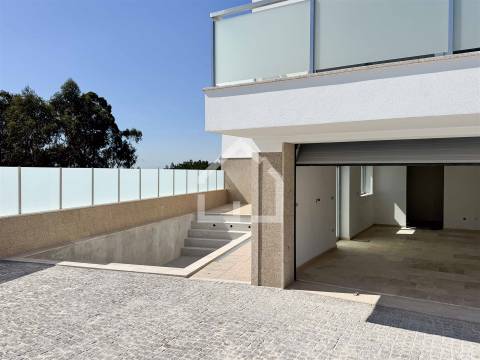 Moradia T4 com Piscina - Lobão