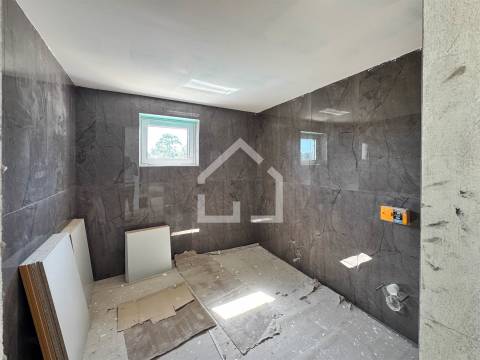 Moradia T4 com Piscina - Lobão