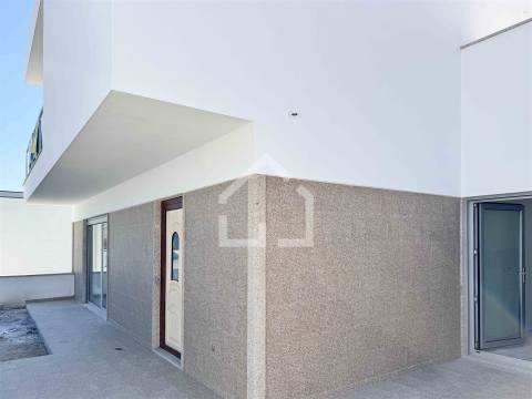 Moradia T4 com Piscina - Lobão