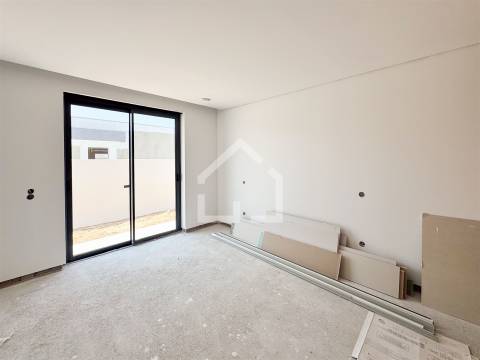 Moradia T4 TÉRREA - Travanca