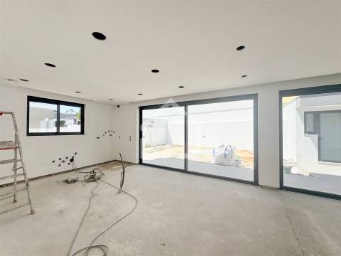 Moradia T4 TÉRREA - Travanca