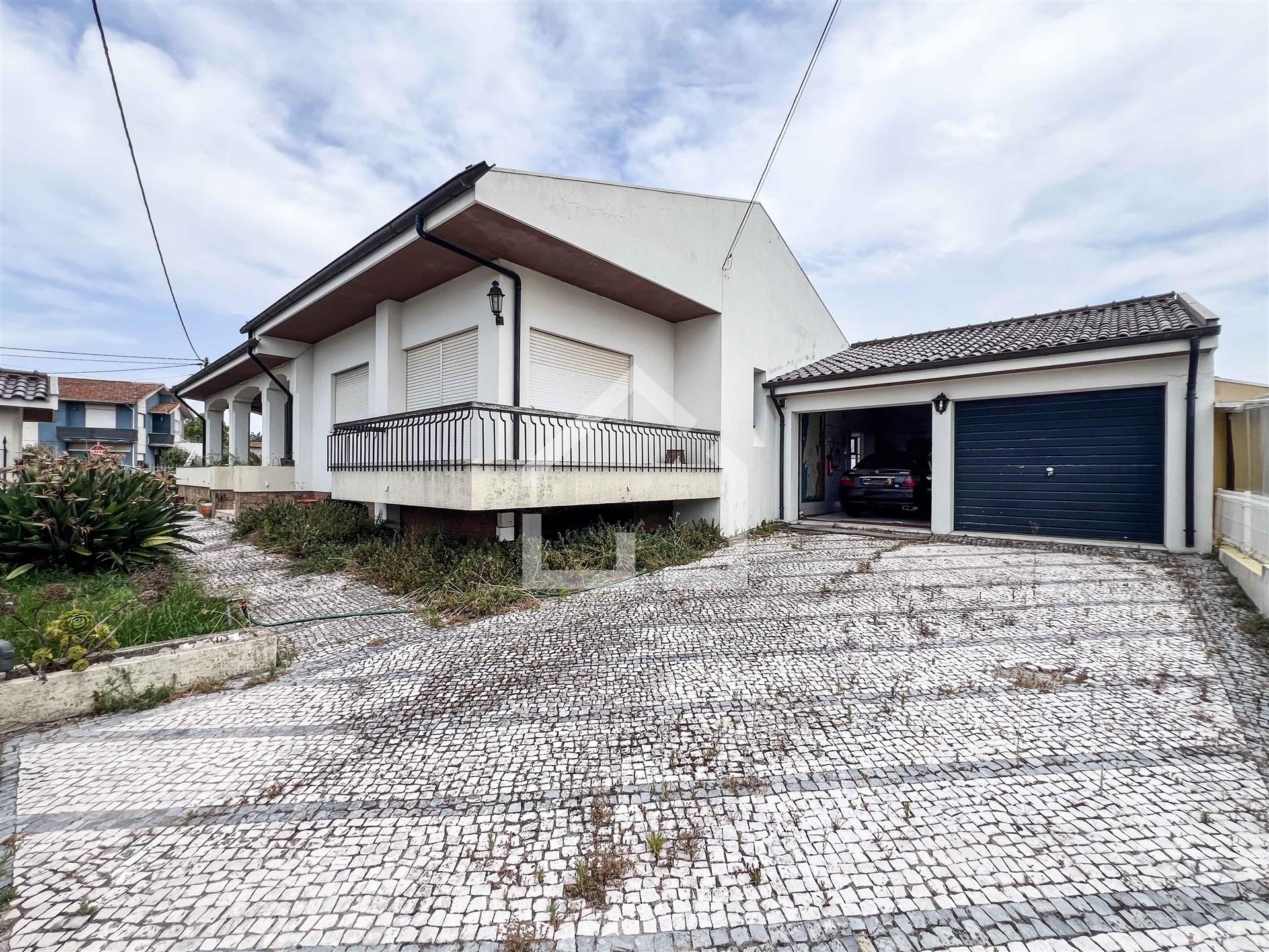 Moradia T3+1 com Jardim &#124; Terreno de 1080m² &#124; St Maria de Lamas