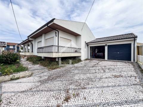 Moradia T3+1 com Jardim | Terreno de 1080m² | St Maria de Lamas