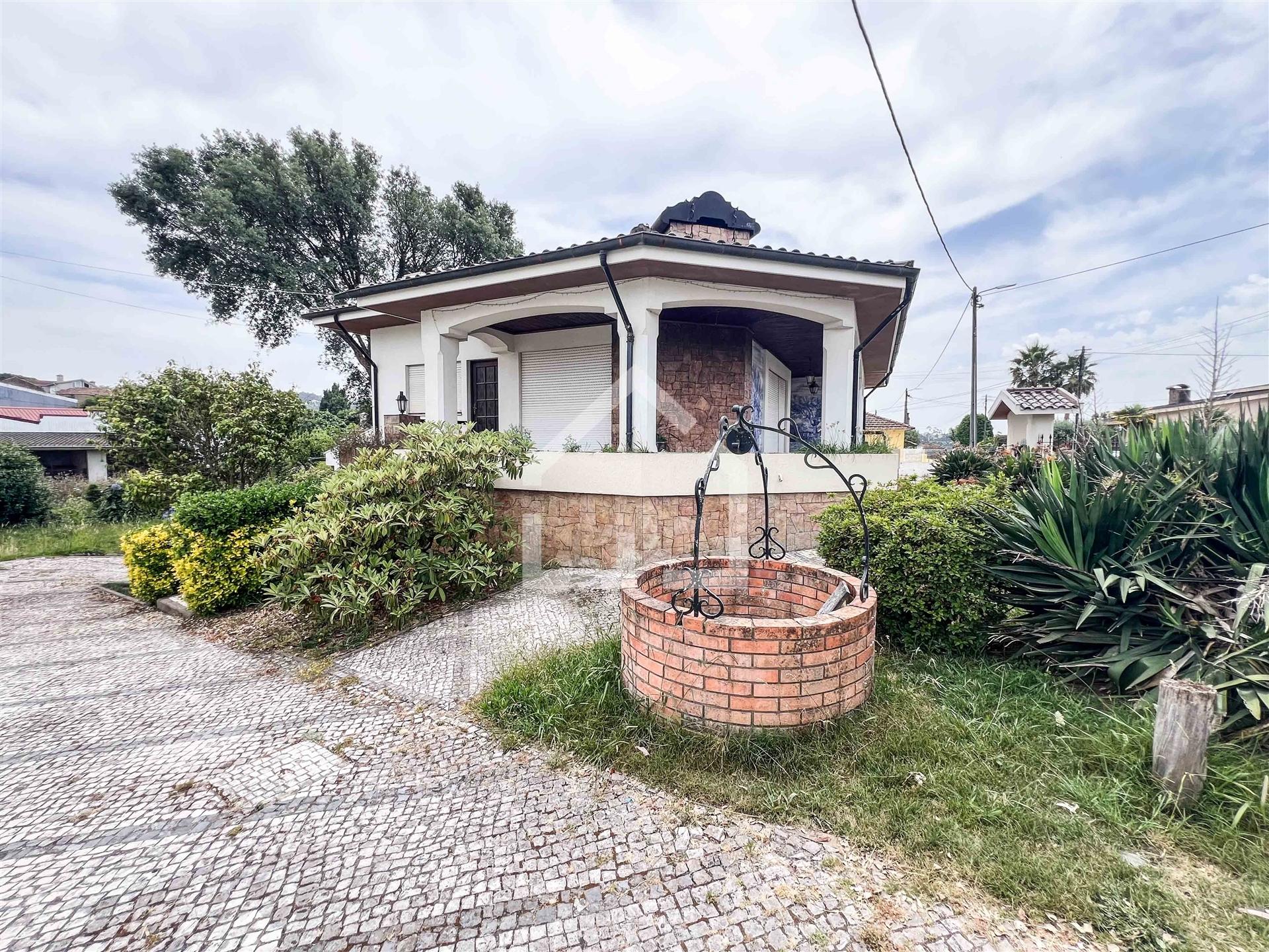 Moradia T3+1 com Jardim &#124; Terreno de 1080m² &#124; St Maria de Lamas
