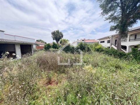 Moradia T3+1 com Jardim | Terreno de 1080m² | St Maria de Lamas