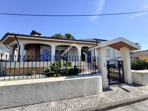 Moradia T3+1 com Jardim | Terreno de 1080m² | St Maria de Lamas