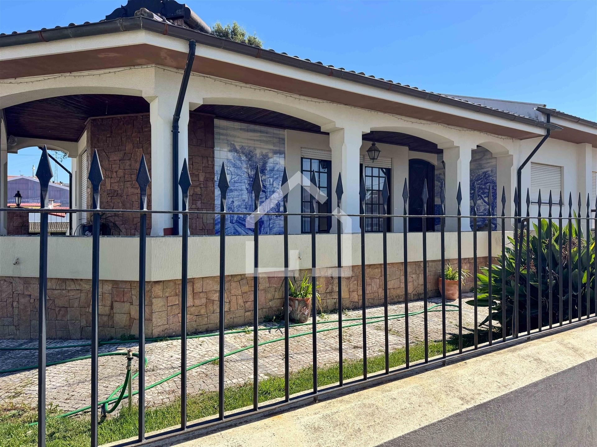 Moradia T3+1 com Jardim | Terreno de 1080m² | St Maria de Lamas