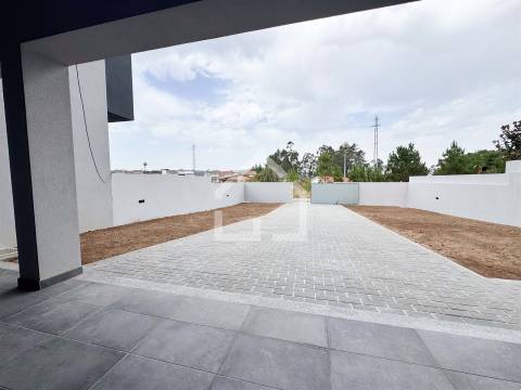 Moradia T3 NOVA - Lobão