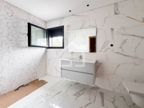 Moradia T3 NOVA - Lobão