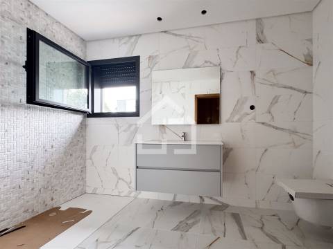 Moradia T3 NOVA - Lobão