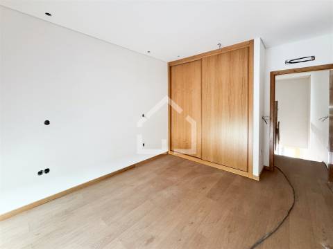 Moradia T3 NOVA - Lobão