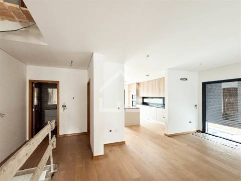 Moradia T3 NOVA - Lobão