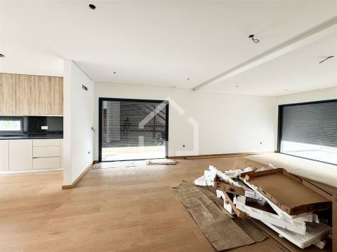 Moradia T3 NOVA - Lobão