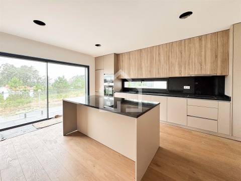 Moradia T3 NOVA - Lobão