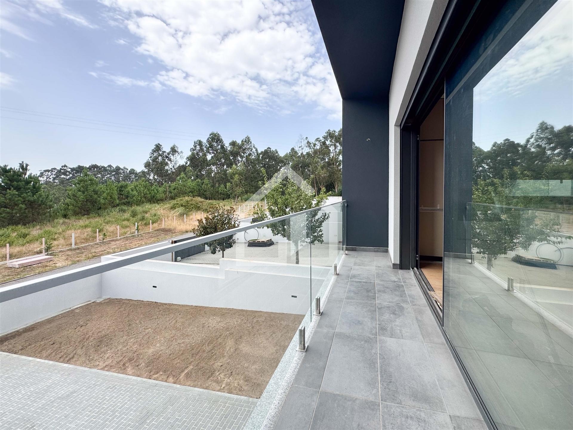 Moradia T3 NOVA - Lobão