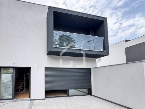 Moradia T3 NOVA - Lobão