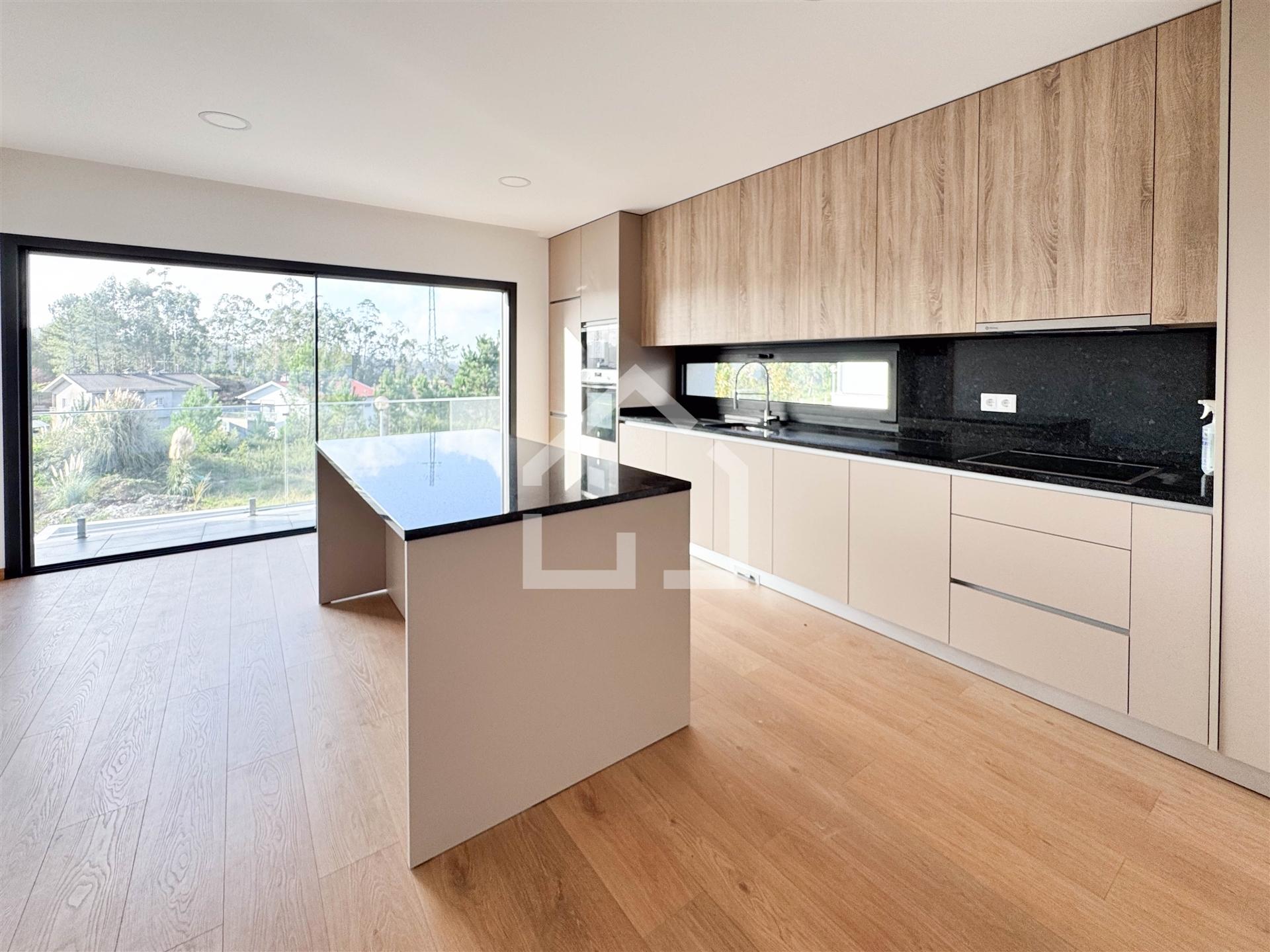 Moradia T3 NOVA - Lobão