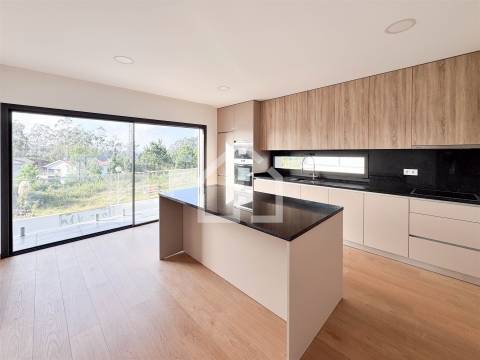 Moradia T3 NOVA - Lobão