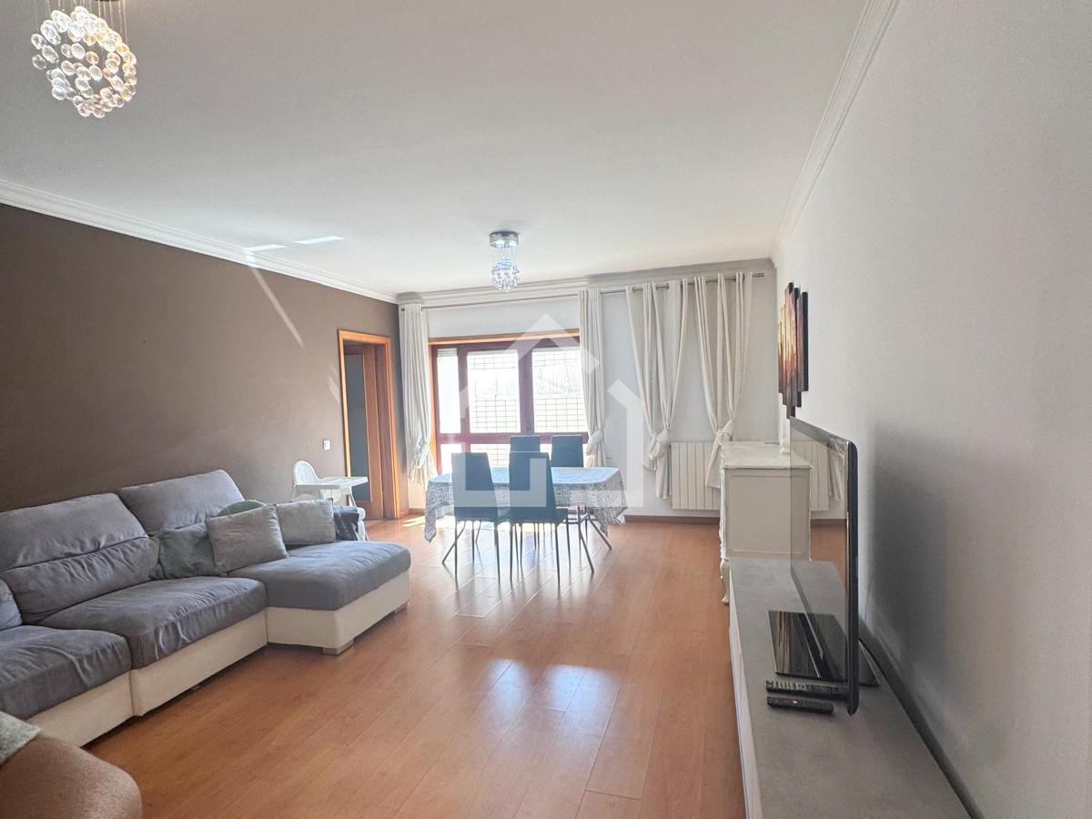 Apartamento T4 com Terraço - São João da Madeira