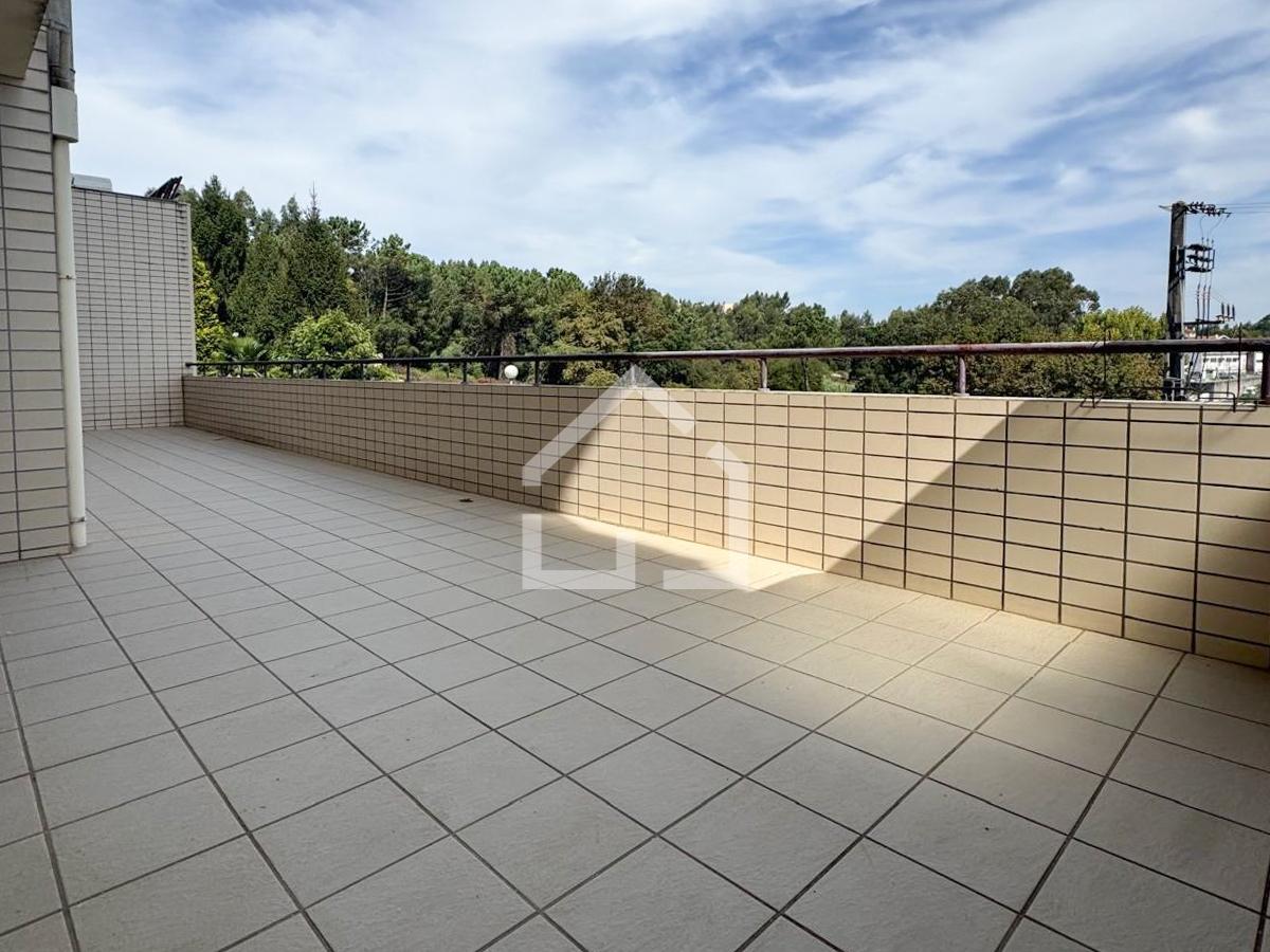 Apartamento T4 com Terraço - São João da Madeira