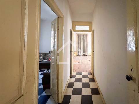 Moradia T4 com Armazém - Lourosa