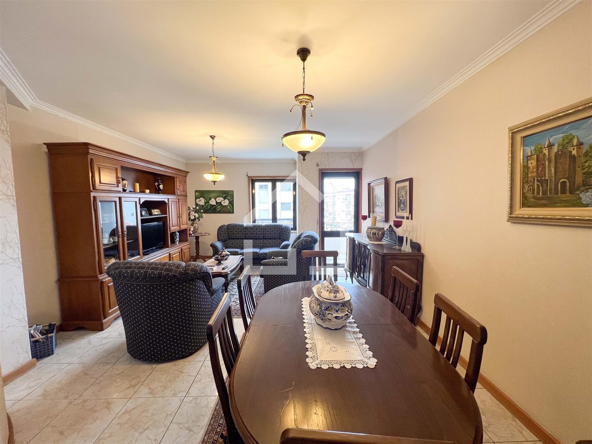 T3 com Terraço, em pleno centro Sta. M. Feira!