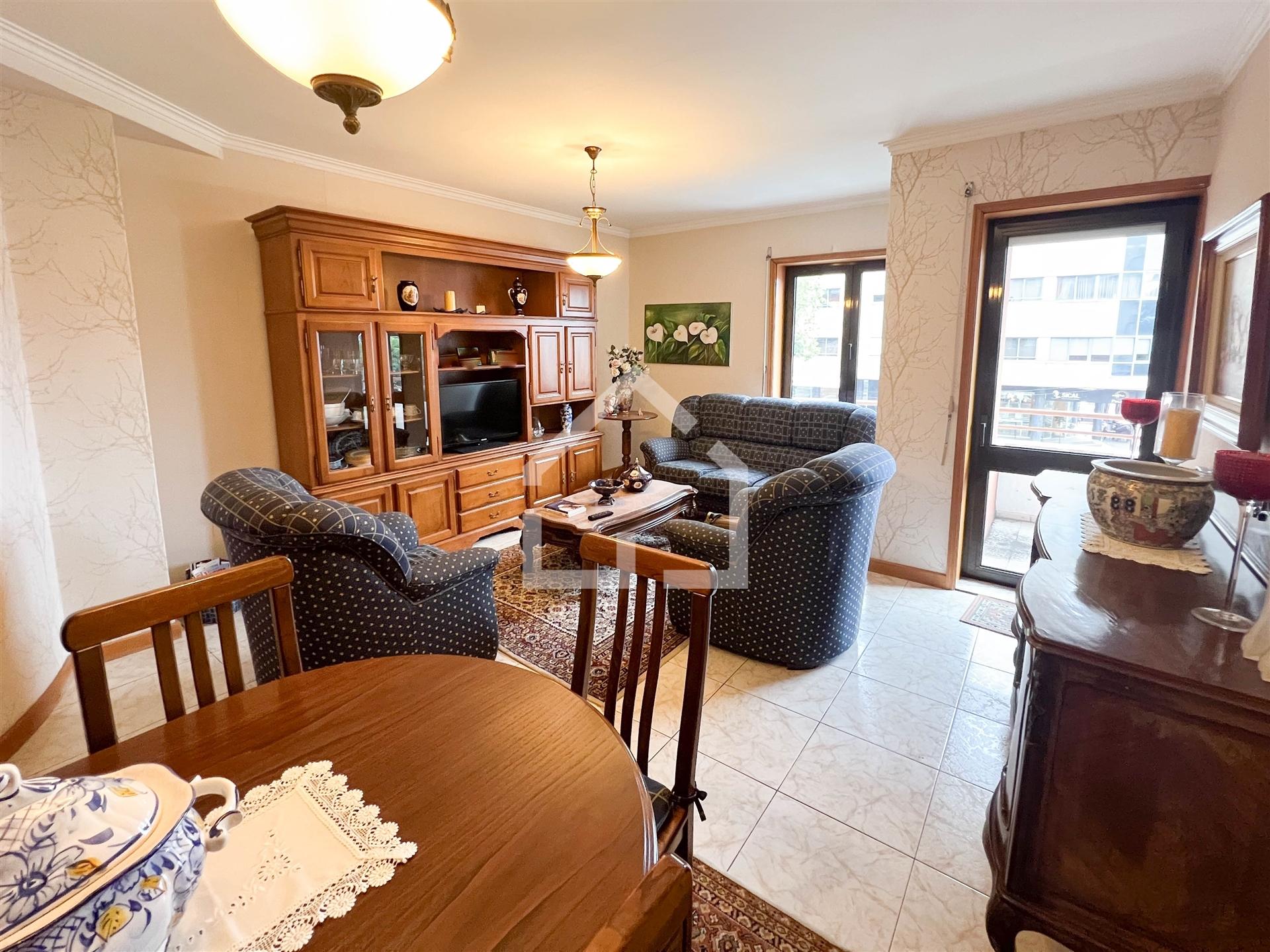 T3 com Terraço, em pleno centro Sta. M. Feira!