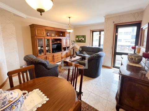 T3 com Terraço, em pleno centro Sta. M. Feira!