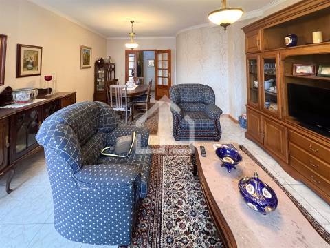 T3 com Terraço, em pleno centro Sta. M. Feira!