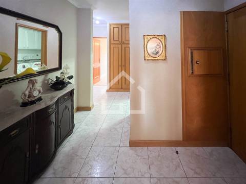 T3 com Terraço, em pleno centro Sta. M. Feira!